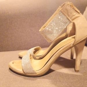Kenneth Cole Reaction heels. Size 6